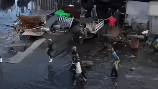 Cảnh sát dùng flycam truy tìm tên cướp có súng trốn trong đồng cỏ