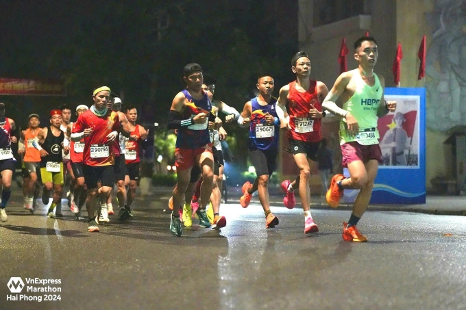 Đoàn tàu sub3 tại VM Hải Phòng năm ngoái. Ảnh: VnExpress Marathon