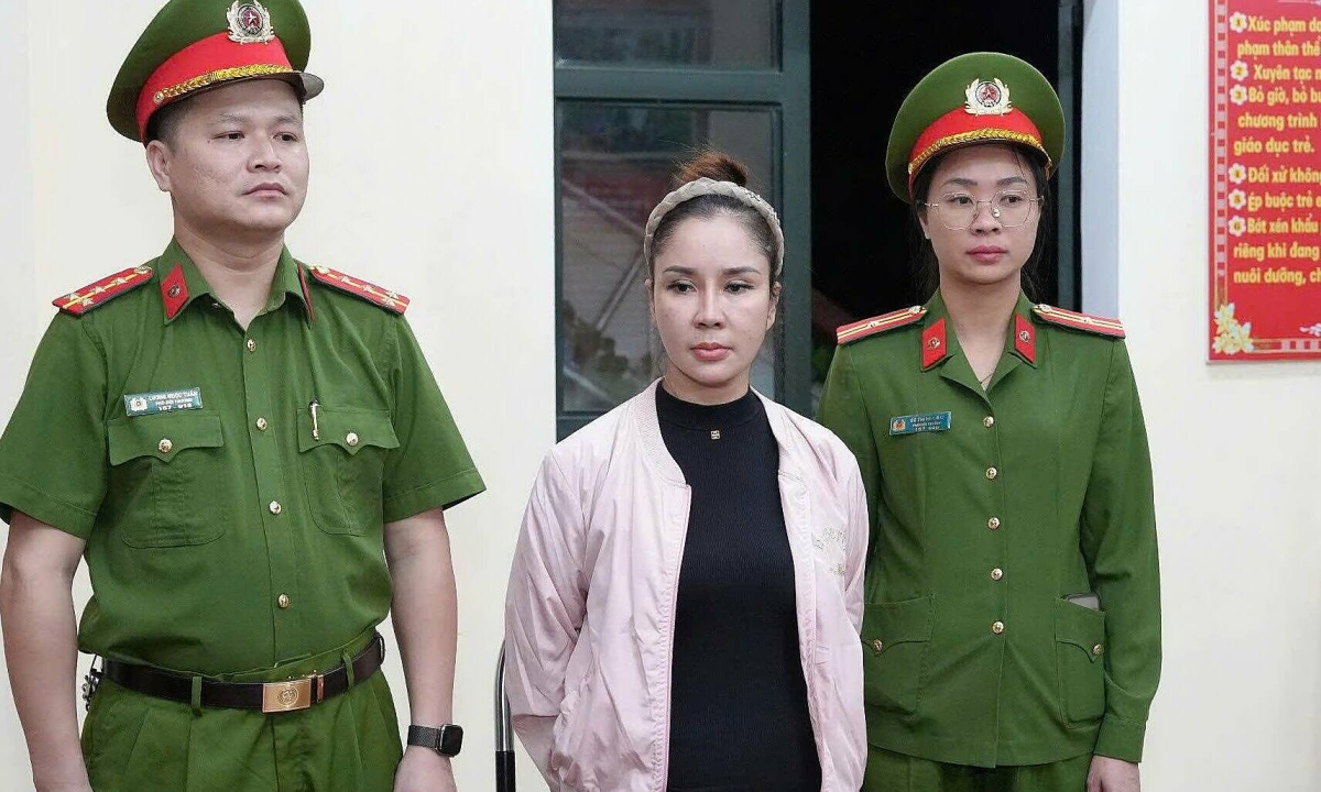 Nữ hiệu trưởng bị bắt vì lập khống chứng từ dạy thêm giờ