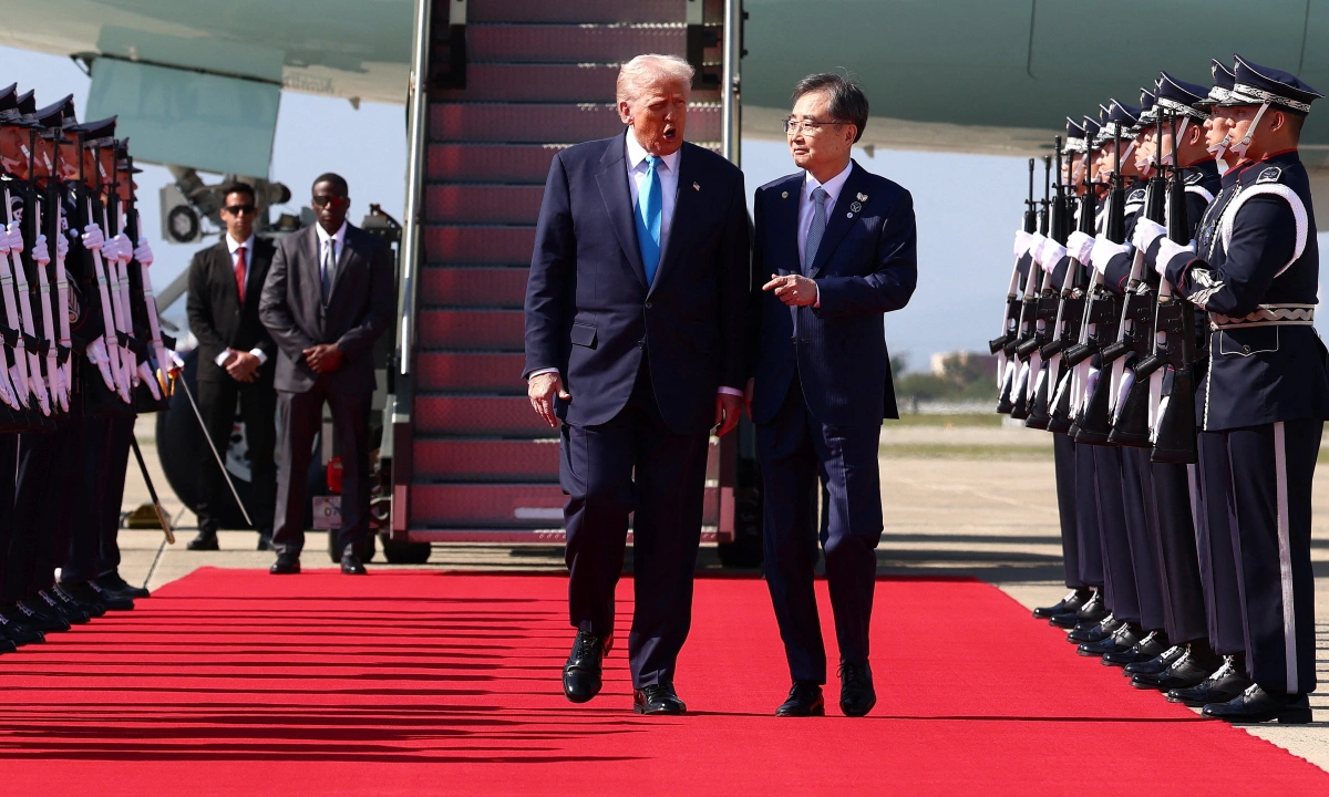 Hàn Quốc sẽ trao tặng bản sao vương miện vàng cho ông Trump