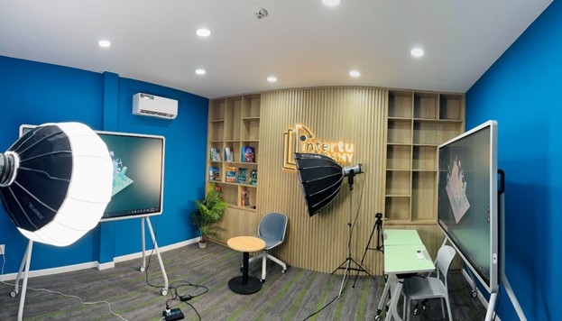 Phòng Media Lab tại Intertu Education, không gian sáng tạo giúp giáo viên sản xuất những bài giảng ghi hình chỉn chu, chất lượng cao. Ảnh: ClassIn Việt Nam