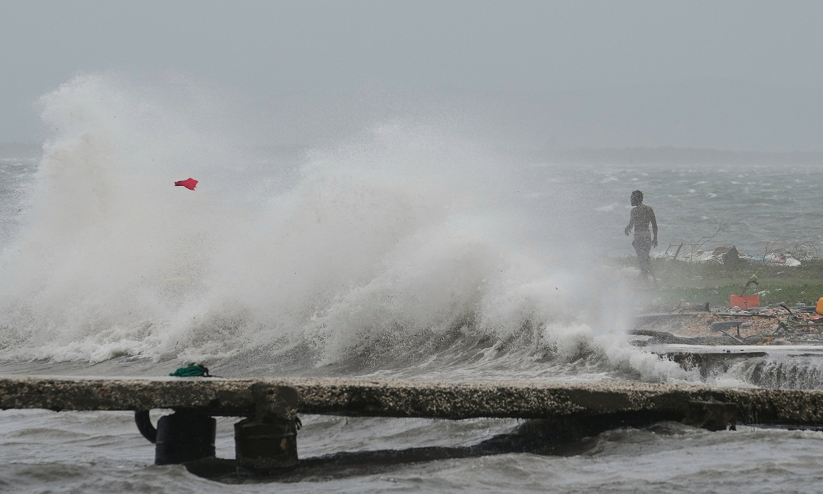 Bão mạnh nhất thế giới Melissa tàn phá Jamaica