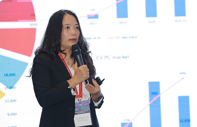 Bà Trịnh Thị Bích Thủy, chuyên gia UNDP Việt Nam, trình bày tại hội thảo, ngày 29/10. Ảnh: Đăng Nguyên