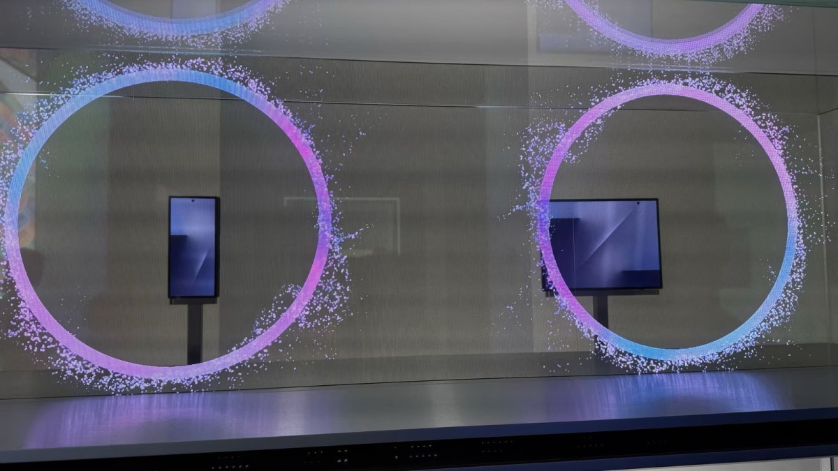 Samsung trình diễn smartphone gập ba