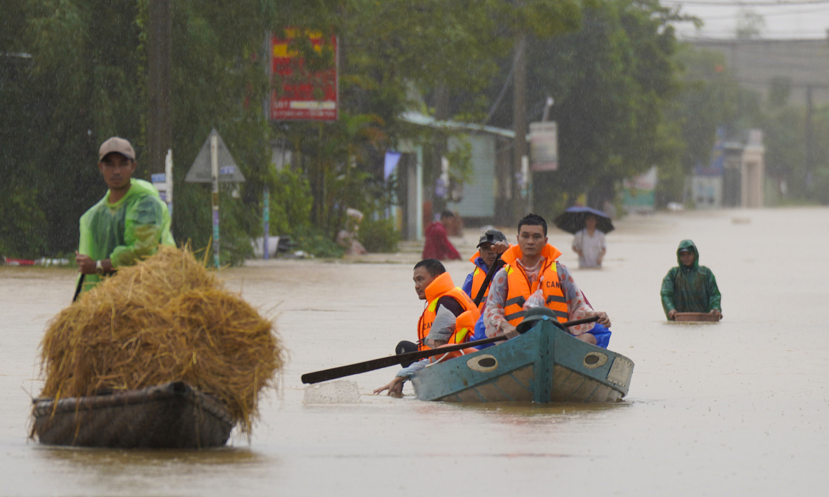 Lũ ở Huế - Đà Nẵng lên trở lại