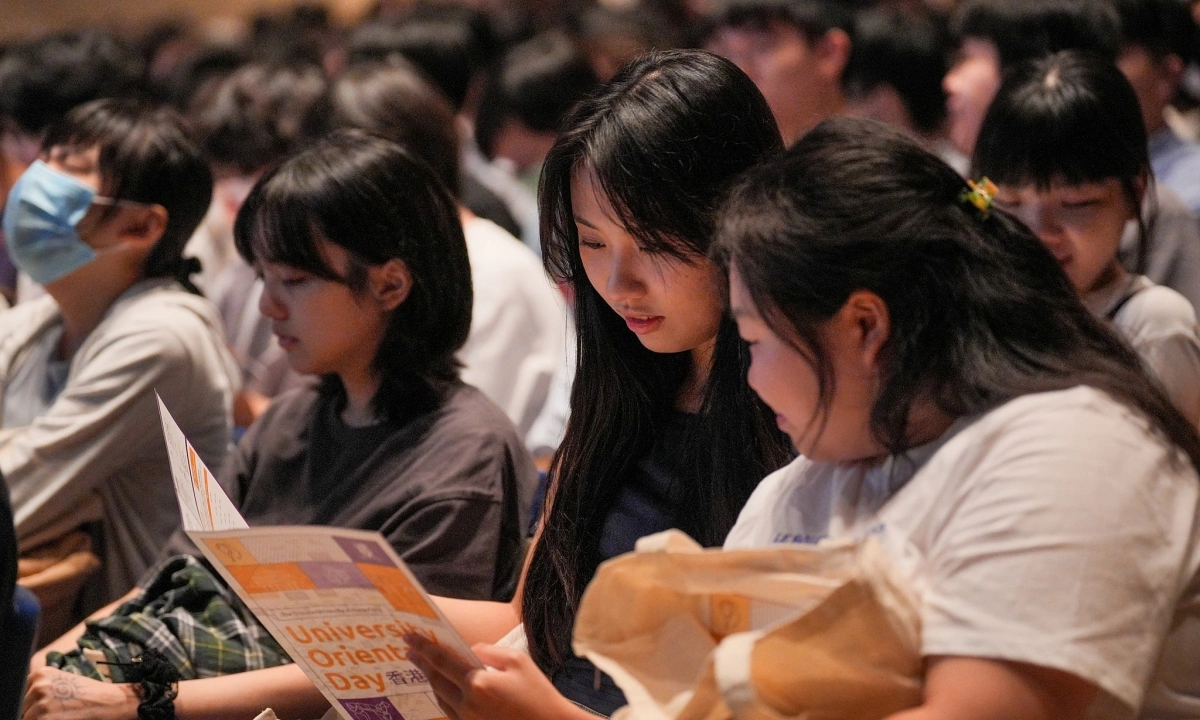 Du học sinh Hong Kong 'vỡ mộng' vì tìm việc