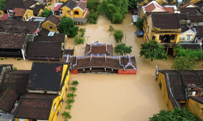 Khu vực chùa Cầu - biểu tượng Hội An, ngập nặng sáng 30/10. Ảnh: Nguyễn Đông