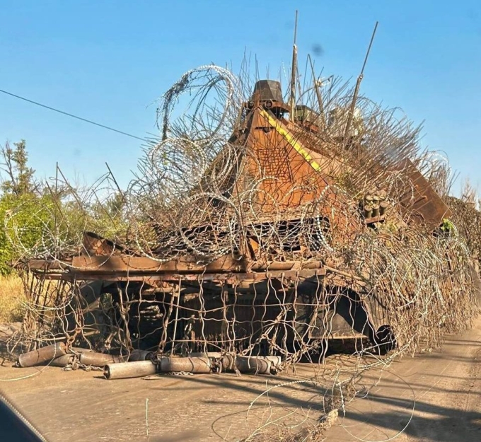 Một mẫu xe tăng con nhím của Nga trong ảnh đăng ngày 26/10. Ảnh: X/AndreiBtvt