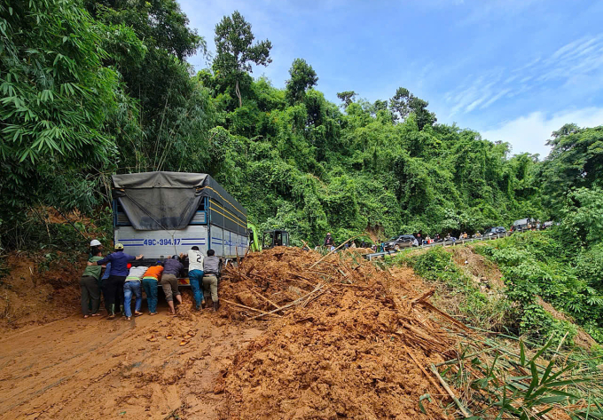 Hiện trường sạt lở đèo Gia Bắc. Ảnh: Hoài Thanh