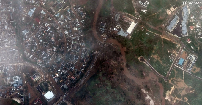 Ảnh chụp từ vệ tinh ngày 29/10 khu vực ven sông Barnett, tại Montego Bay, sau khi siêu bão Melissa quét qua. Ảnh: Reuters