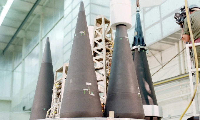 Các đầu đạn nhiệt hạch W78 chuẩn bị lắp cho tên lửa Peacekeeper của Mỹ hồi năm 1983. Ảnh: Wikipedia