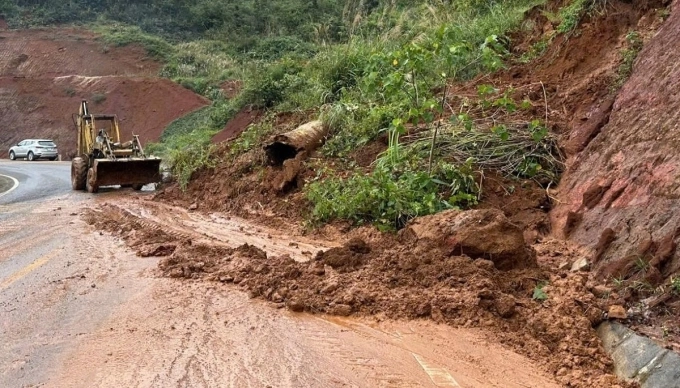 Quốc lộ 24 nối Quảng Ngãi cũ với Măng Đen - trung tâm du lịch nổi tiếng. Ảnh: Trường Sơn