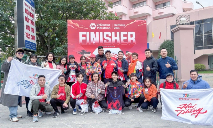 Nhóm sinh viên FPT Polytechnic tham gia giải VnExpress Marathon Hải Phòng 2024. Ảnh: Trang Nguyễn