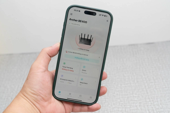 Người dùng có thể dễ dàng thiết lập và quản lý Acher BE400 với ứng dụng Tether. Ảnh: Huy Đức