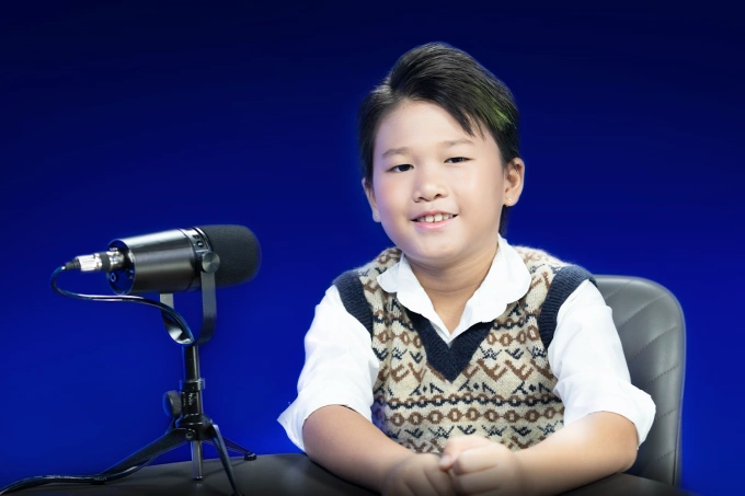 Minh Hiển, học sinh tại ILA, làm khách mời chia sẻ về hành trình học tập của mình. Ảnh: ILA