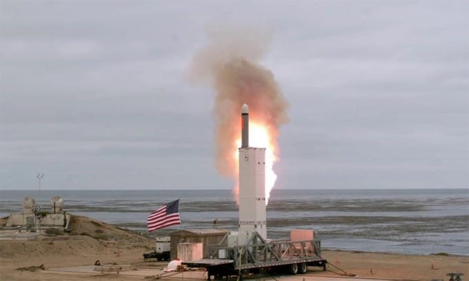 Tên lửa Tomahawk rời bệ mặt đất trong thử nghiệm tại bang California, Mỹ, tháng 8/2019. Ảnh: BQP Mỹ