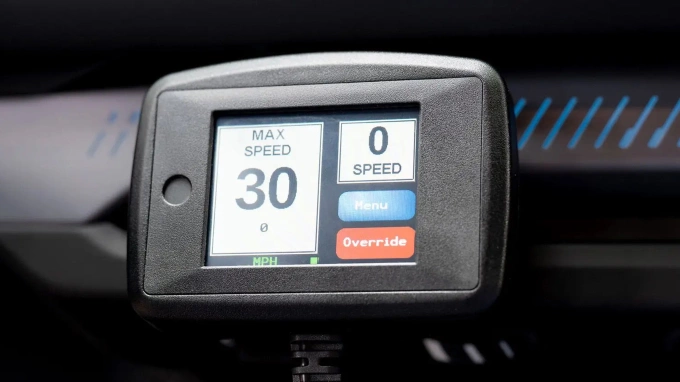 Thiết bị giới hạn tốc độ gắn trên xe của Lifesafer. Ảnh: Lifesafer