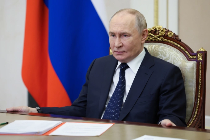 Tổng thống Vladimir Putin tham dự cuộc họp trực tuyến với Hội đồng An ninh Quốc gia tại Điện Kremlin, Moskva ngày 24/10. Ảnh: AP