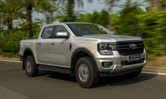 Một mẫu Ranger lăn bánh ở Hà Nội. Ảnh: FVN