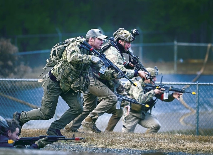 Quân nhân ứng tuyển vào biệt kích Lục quân Mỹ huấn luyện trên thao trường Trung tâm Tác chiến đặc biệt Lục quân John F. Kennedy, Bắc Carolina, vào tháng 10. Ảnh: US Army