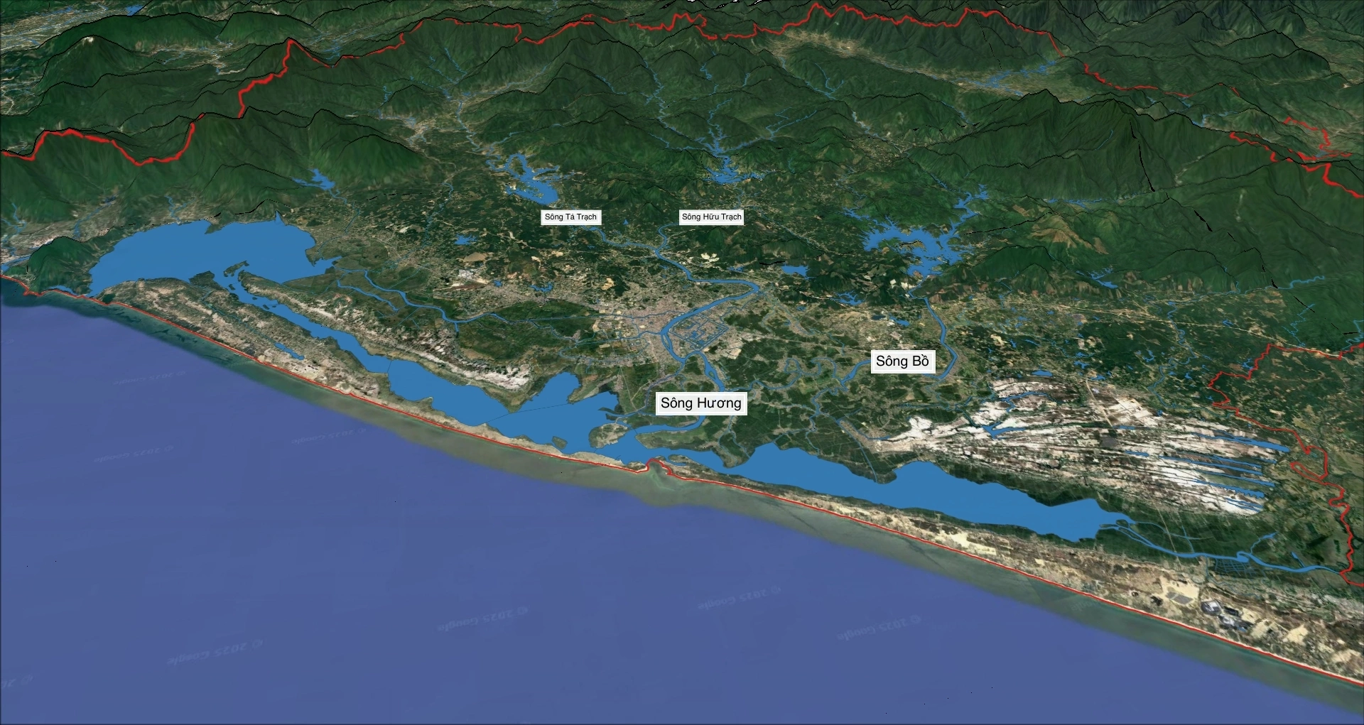 Bản đồ địa hình TP Huế - kẹp giữa dãy Trường Sơn và Biển Đông, tạo hiệu ứng chắn gió mạnh, gây mưa lớn, trong khi địa hình thấp nên dễ ngập. Đồ họa:Quang Tuệ