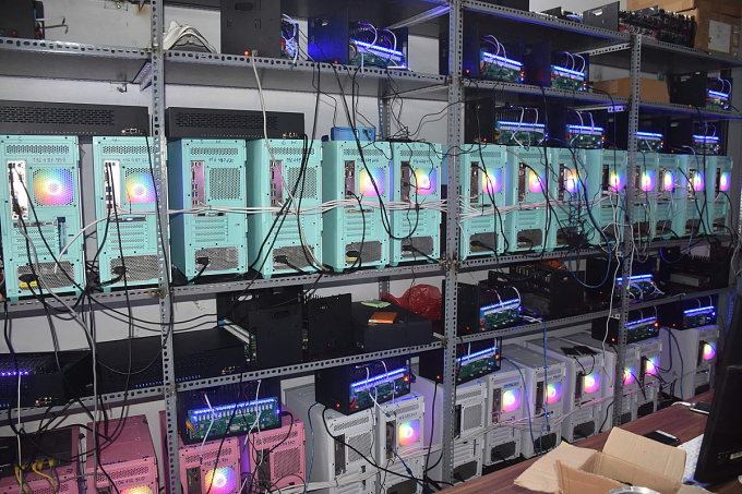 Hệ thống CPU tại địa điểm lừa đảo vừa bị triệt phá. Ảnh: Công an cung cấp