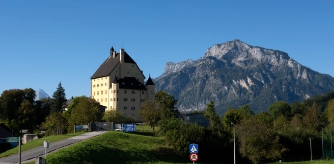 Tu viện Lâu đài Goldenstein ở Elsbethen, phía nam thành phố Salzburg, ngày 20/9. Ảnh: AFP