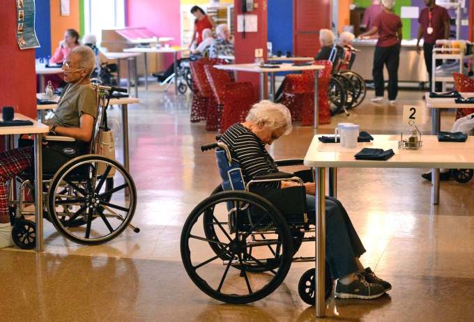 Bên trong phòng ăn của viện dưỡng lão James Square tại bang New York, Mỹ. Ảnh: Syracuse