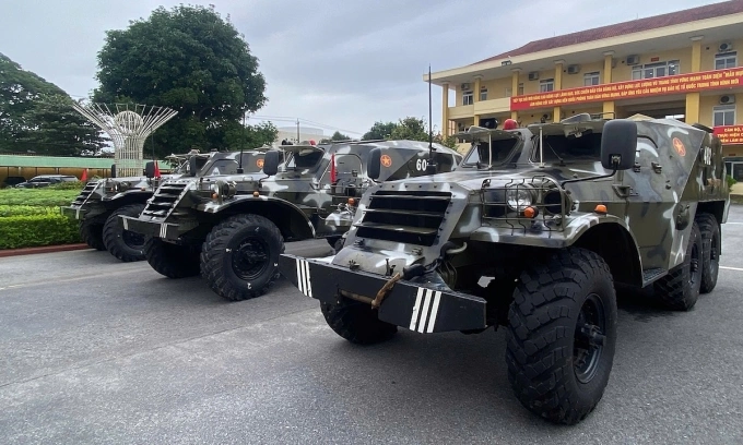 Xe thiết giáp lội nước được điều đến Quảng Ngãi để hỗ trợ người dân trong trường hợp khẩn cấp. Ảnh: Phạm Linh