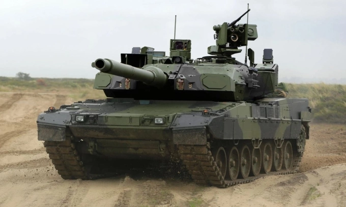 Xe tăng Leopard 2A8 trong một đợt thử nghiệm của nhà sản xuất. Ảnh: KMW