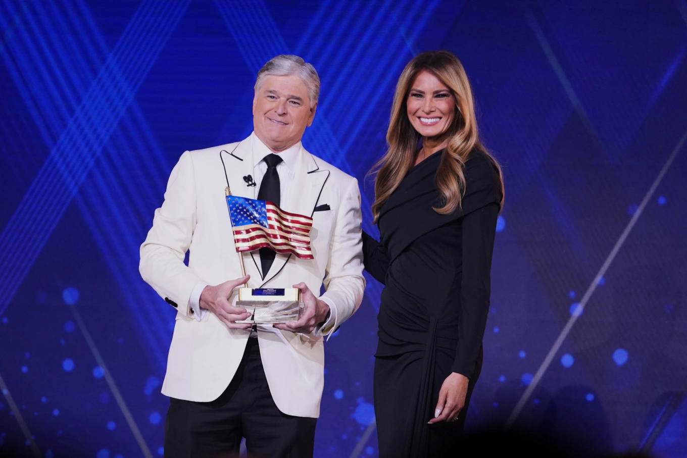 Bà Melania nhận giải 'Người yêu nước của năm' - Báo VnExpress