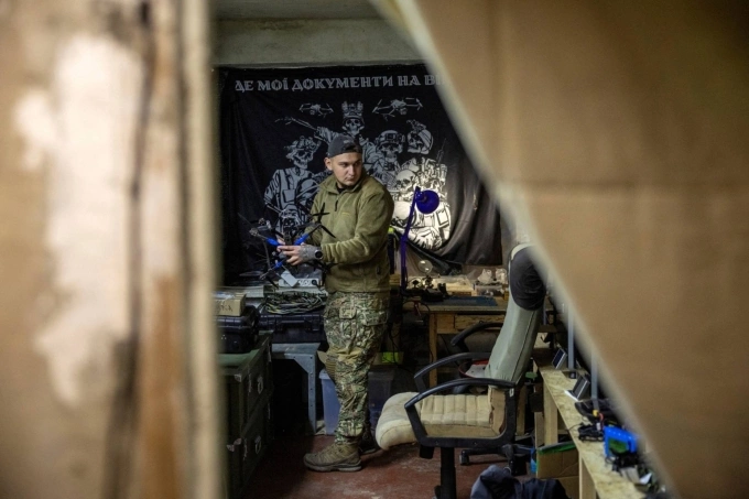 Chỉ huy một đơn vị drone của Ukraine trước khi được triển khai đến Pokrovsk hôm 4/11. Ảnh: Reuters