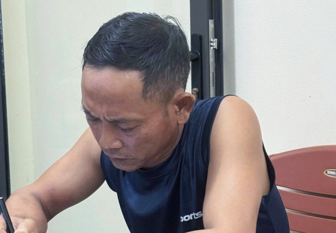 Nghi can Tân tại cơ quan điều tra. Ảnh: Hùng Lê