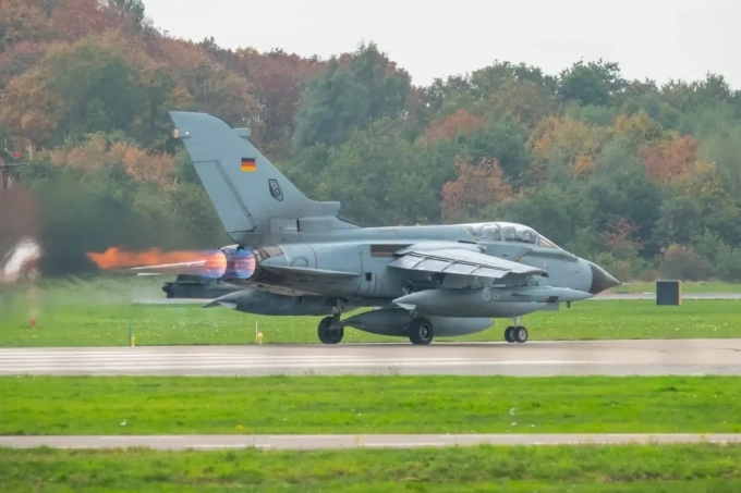 Tiêm kích Tornado của không quân Đức cất cánh từ căn cứ Buchel trong đợt diễn tập Steadfast Noon vào tháng 10. Ảnh: Aviation News