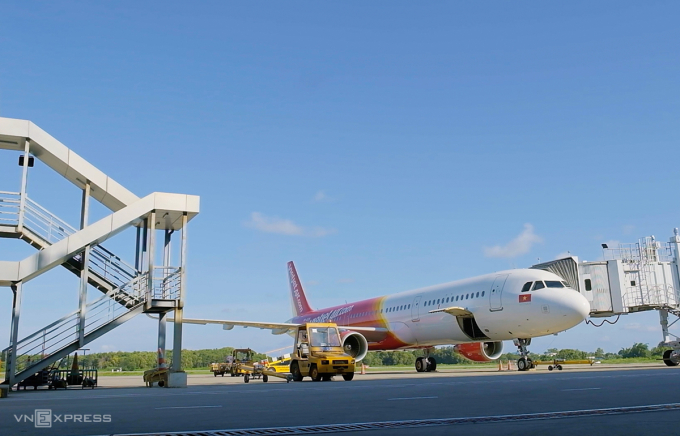 Tàu bay đỗ tại sân bay Vinh thời điểm trước nâng cấp. Ảnh: Đức Hùng