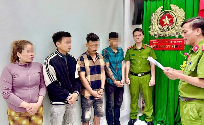 Nhóm trộm bị cảnh sát bắt. Ảnh: Công an TP HCM