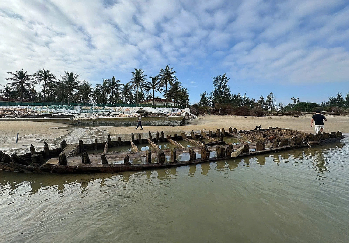 Phát lộ xác tàu cổ ở biển Hội An - Báo VnExpress