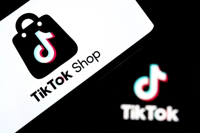 Logo TikTok shop trên màn hình smartphone. Ảnh: AFP