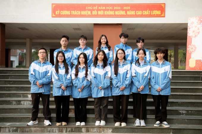12 học sinh đạt giải nhất thi học sinh giỏi quốc gia năm học 2024-2025 của trường THPT chuyên Bắc Ninh. Ảnh: Fanpage THPT chuyên Bắc Ninh