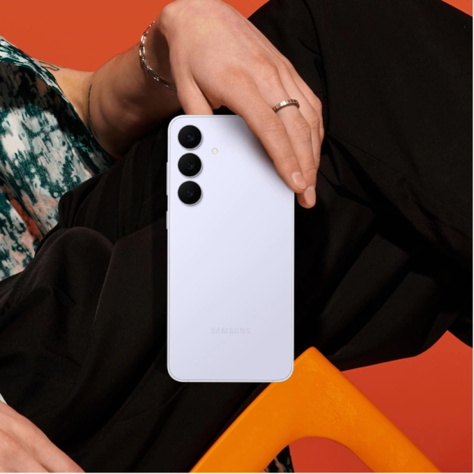 Thiết kế mặt sau S25 FE. Ảnh: Samsung