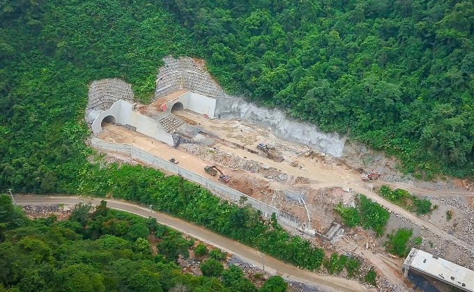 Các hạng mục hầm trên cao tốc Đồng Đăng - Trà Lĩnh đang được hoàn thiện. Ảnh: Anh Duy