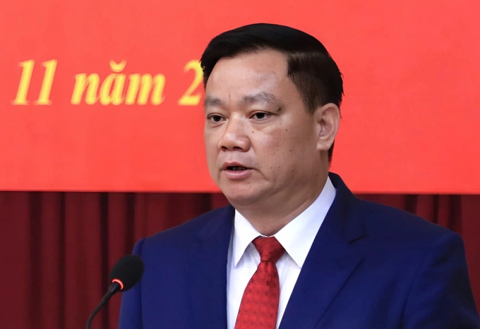 Tân Bí thư Tỉnh ủy Nghệ An Nguyễn Khắc Thận phát biểu nhận nhiệm vụ. Ảnh: Đức Hùng