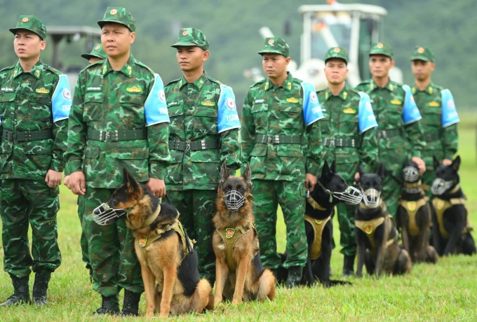 Chó nghiệp vụ của Trường Trung cấp 24 Biên phòng lần đầu tiên tham gia VINBAX. Ảnh: Hồng Linh