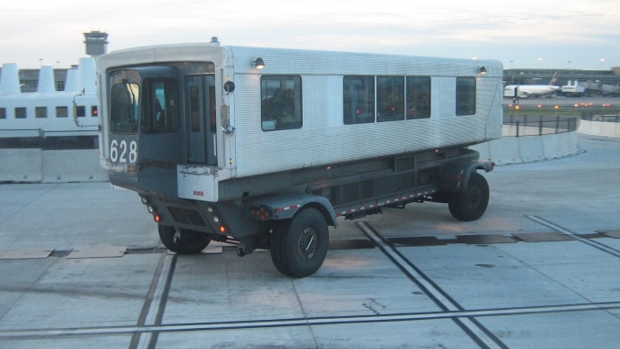 Mẫu xe trung chuyển phòng chờ di động tại sân bay Washington Dulles. Ảnh: SimpleFlying