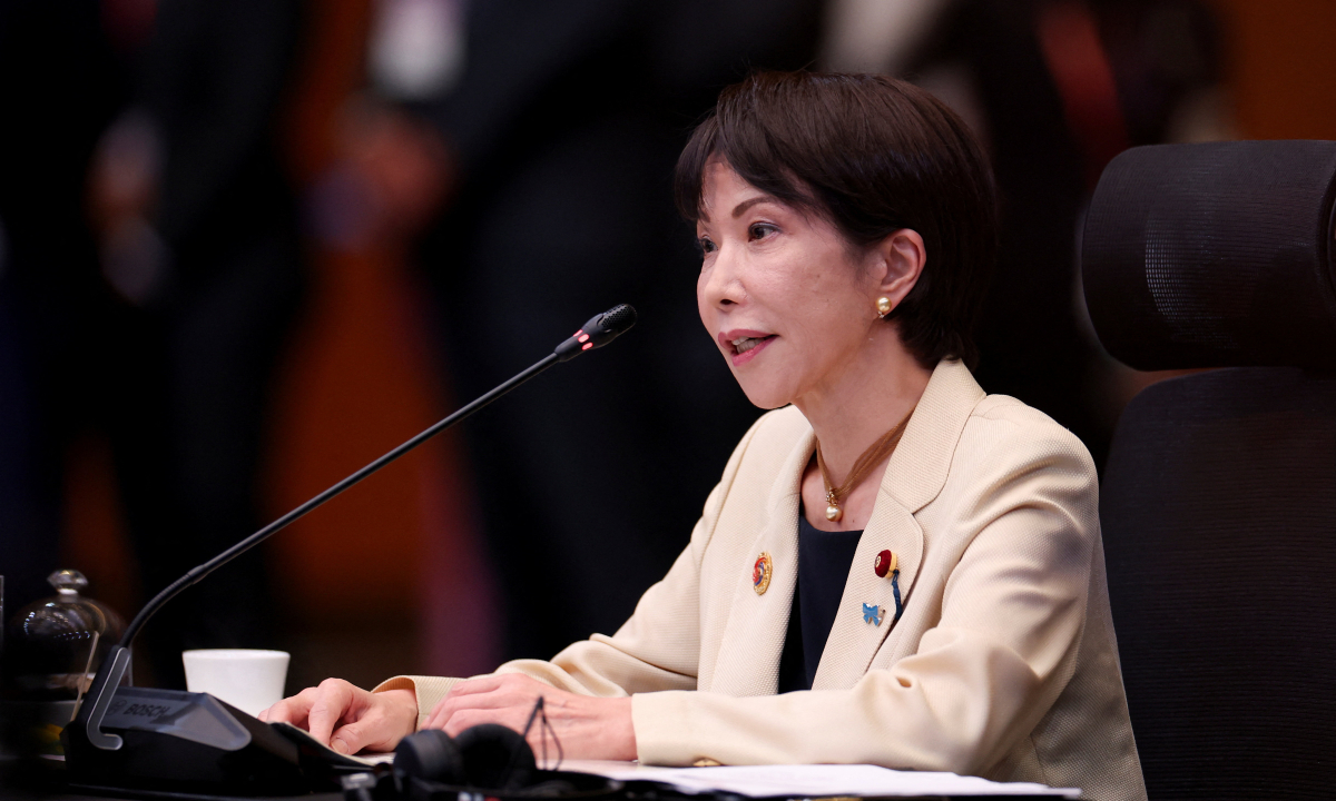 Thủ tướng Nhật Bản làm việc từ 3h sáng