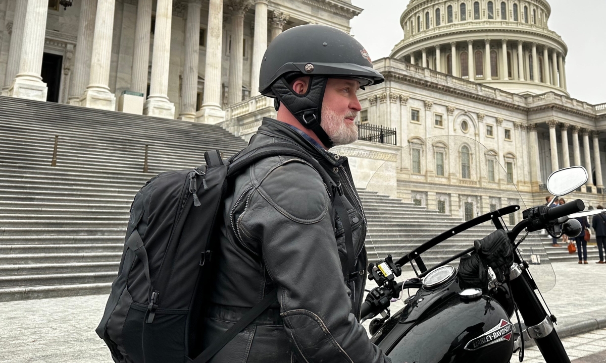 Nghị sĩ Mỹ lái môtô 1.500 km để bỏ phiếu mở lại chính phủ