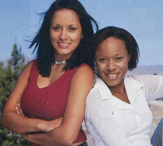 Jacque Marris (trái) và Tamara Brooks xuất hiện trên bìa tạp chí People tháng 8/2002 sau vụ bắt cóc.