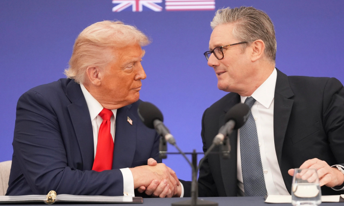 Tổng thống Mỹ Donald Trump (trái) và Thủ tướng Anh Keir Starmer tại sự kiện ở Aylesbury, Anh ngày 18/9. Ảnh: AP