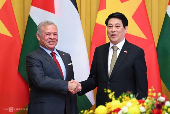 Chủ tịch nước Lương Cường và Quốc vương Jordan tại Phủ Chủ tịch ngày 12/11. Ảnh: Giang Huy