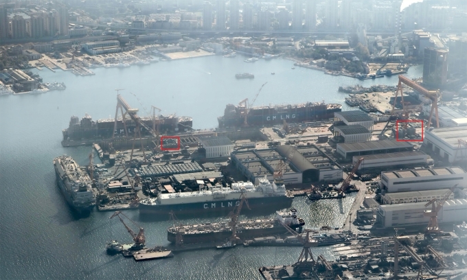 Vật thể giống lò phản ứng hạt nhân dành cho chiến hạm cỡ lớn (khoanh màu đỏ) trong ảnh công bố ngày 12/11. Ảnh: X/Rupprecht Deino